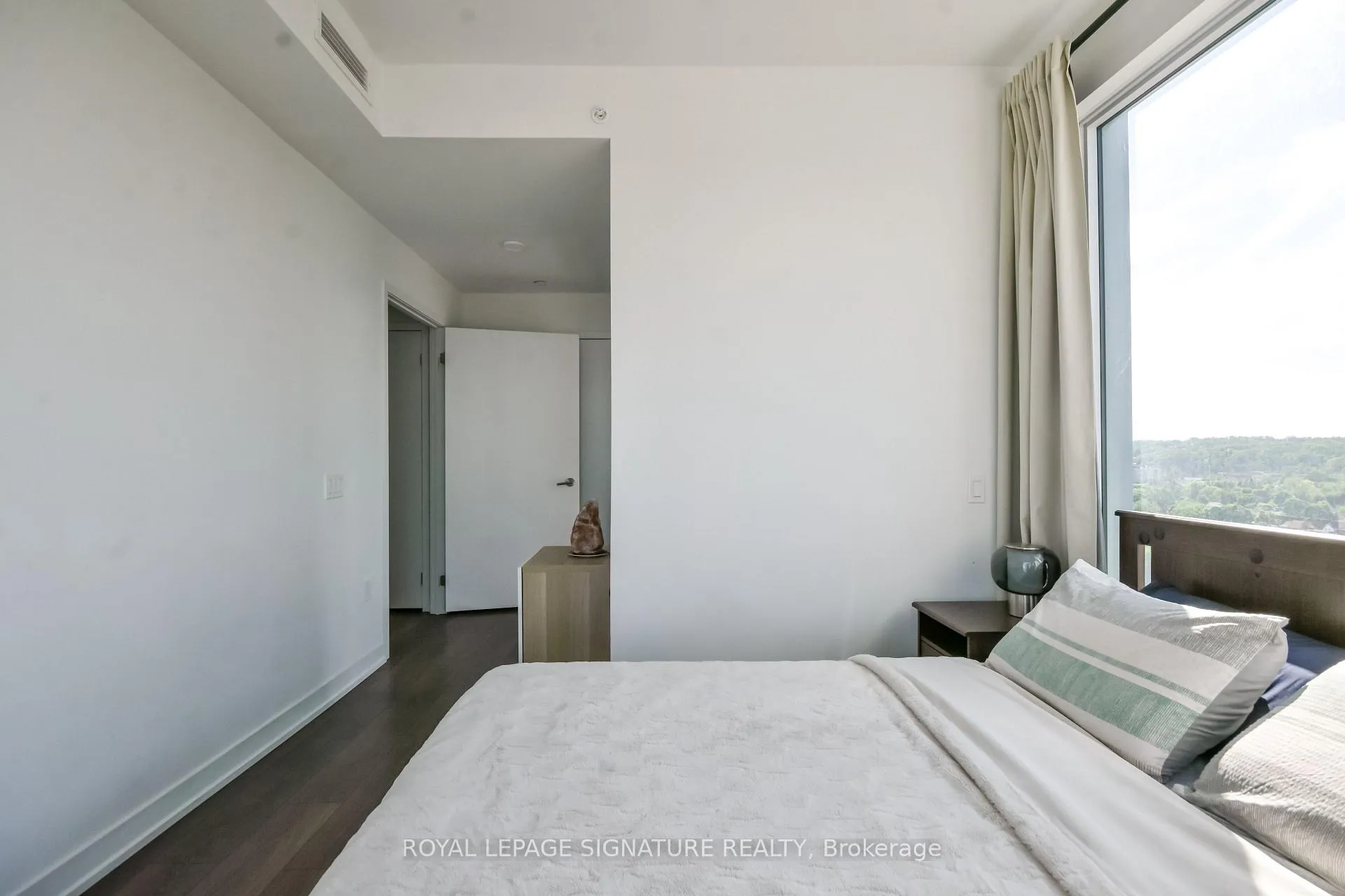 Photo 14 of Unit 1505, 39 Mary Street, Barrie, City Centre — HOMEH
