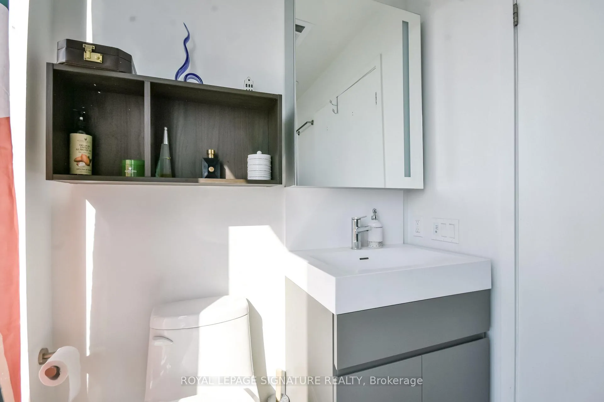 Photo 18 of Unit 1505, 39 Mary Street, Barrie, City Centre — HOMEH