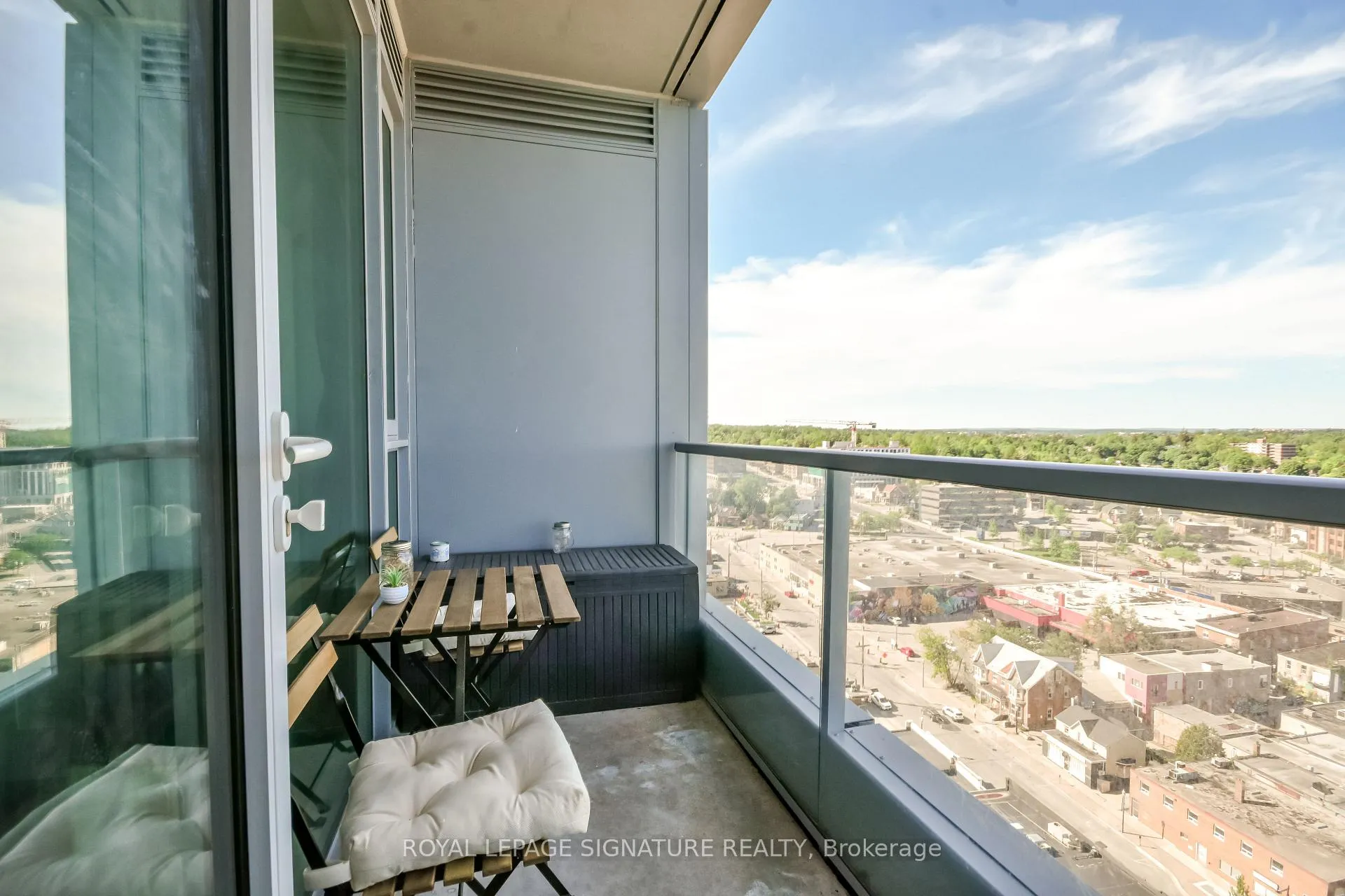 Photo 26 of Unit 1505, 39 Mary Street, Barrie, City Centre — HOMEH