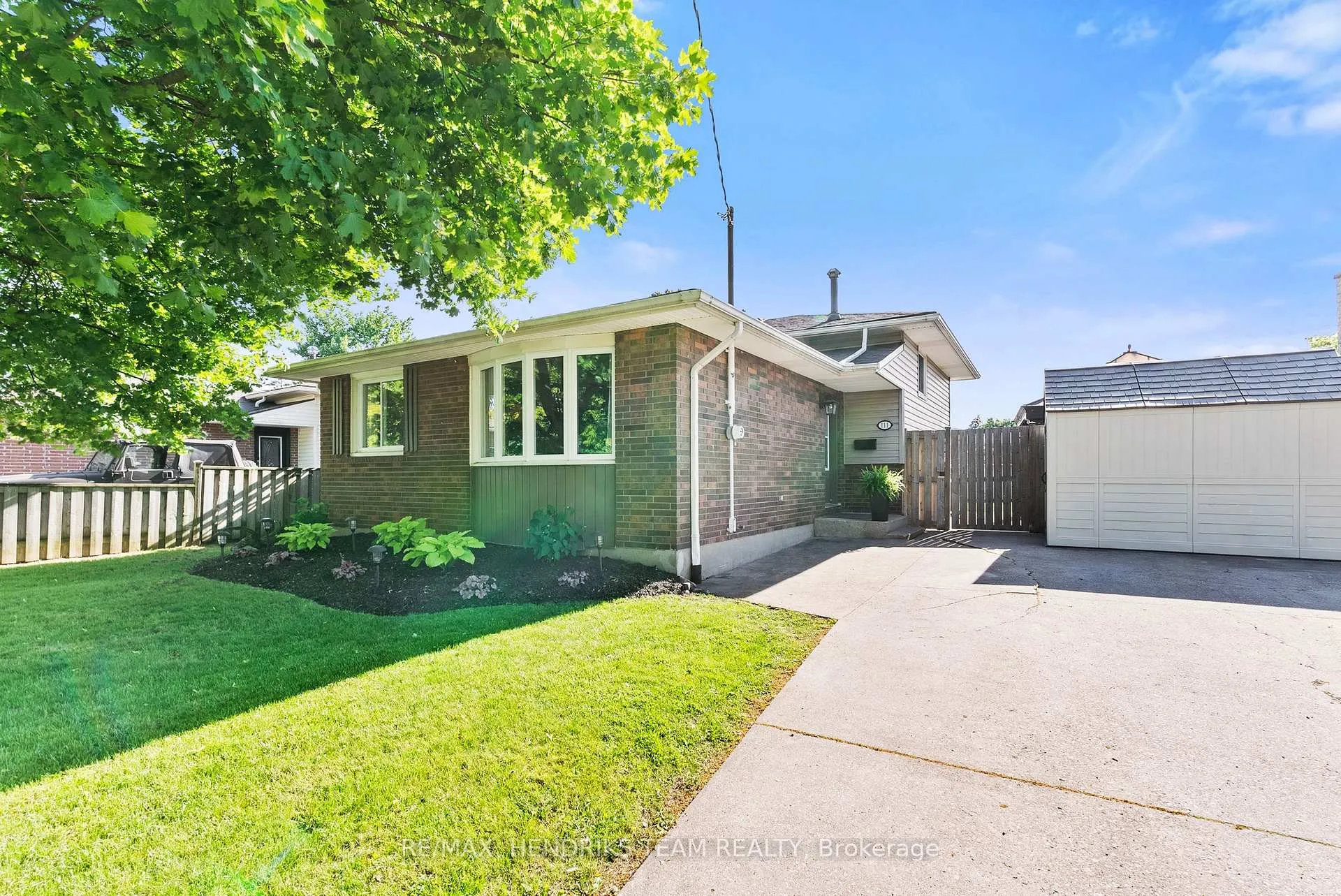 Photo 2 of 111 Meredith Drive, St. Catharines, Carlton/Bunting — HOMEH