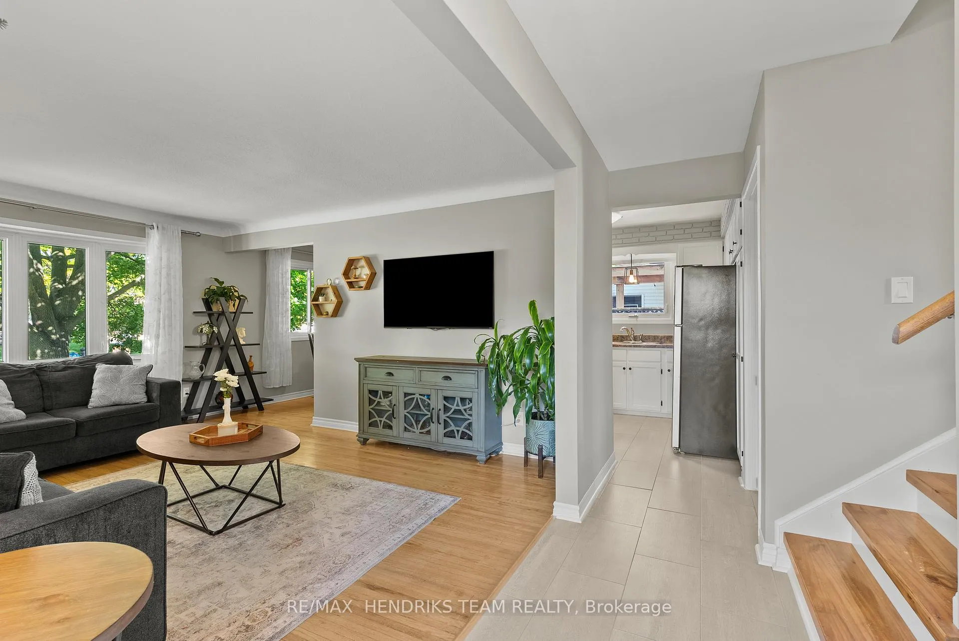 Photo 3 of 111 Meredith Drive, St. Catharines, Carlton/Bunting — HOMEH