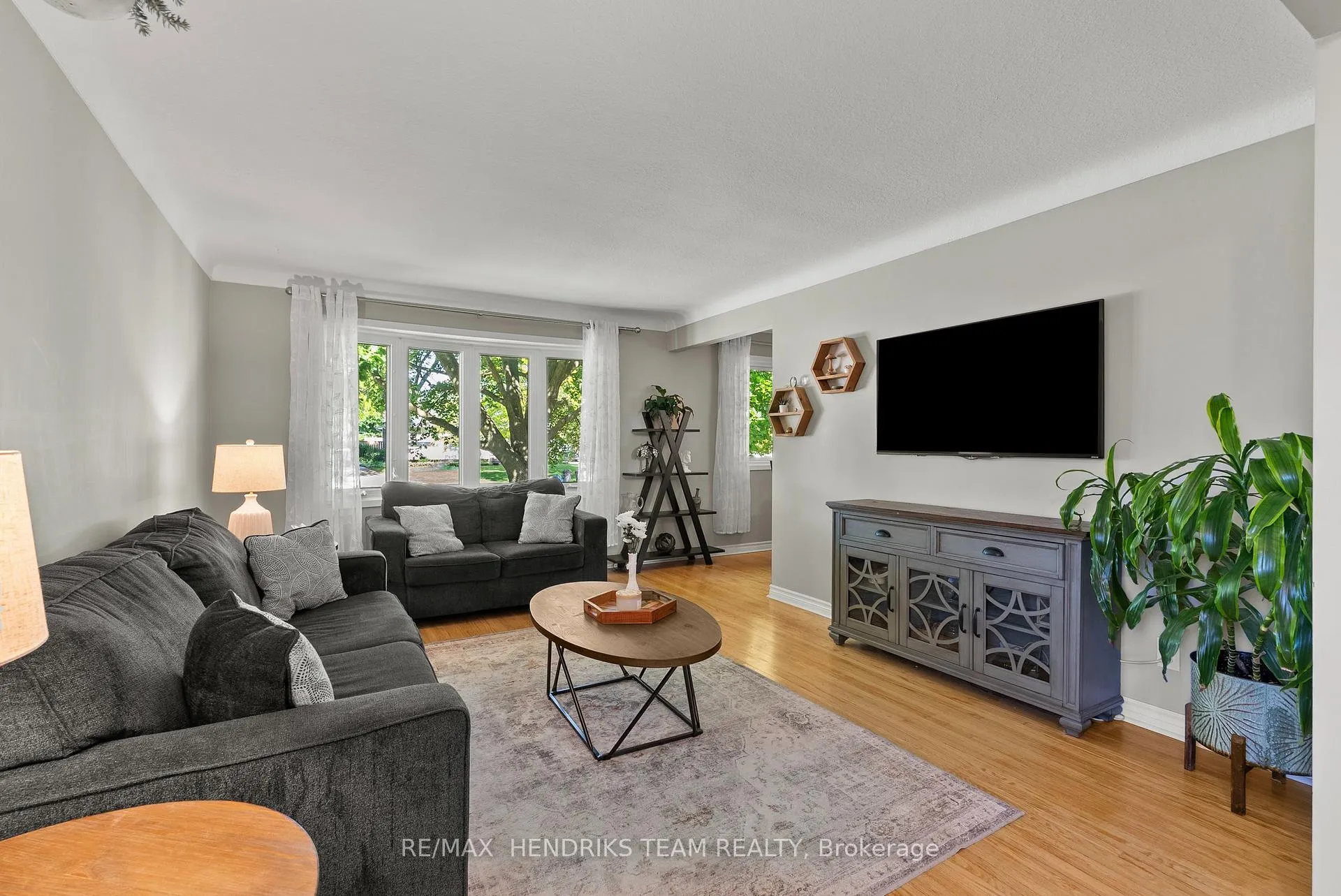 Photo 4 of 111 Meredith Drive, St. Catharines, Carlton/Bunting — HOMEH