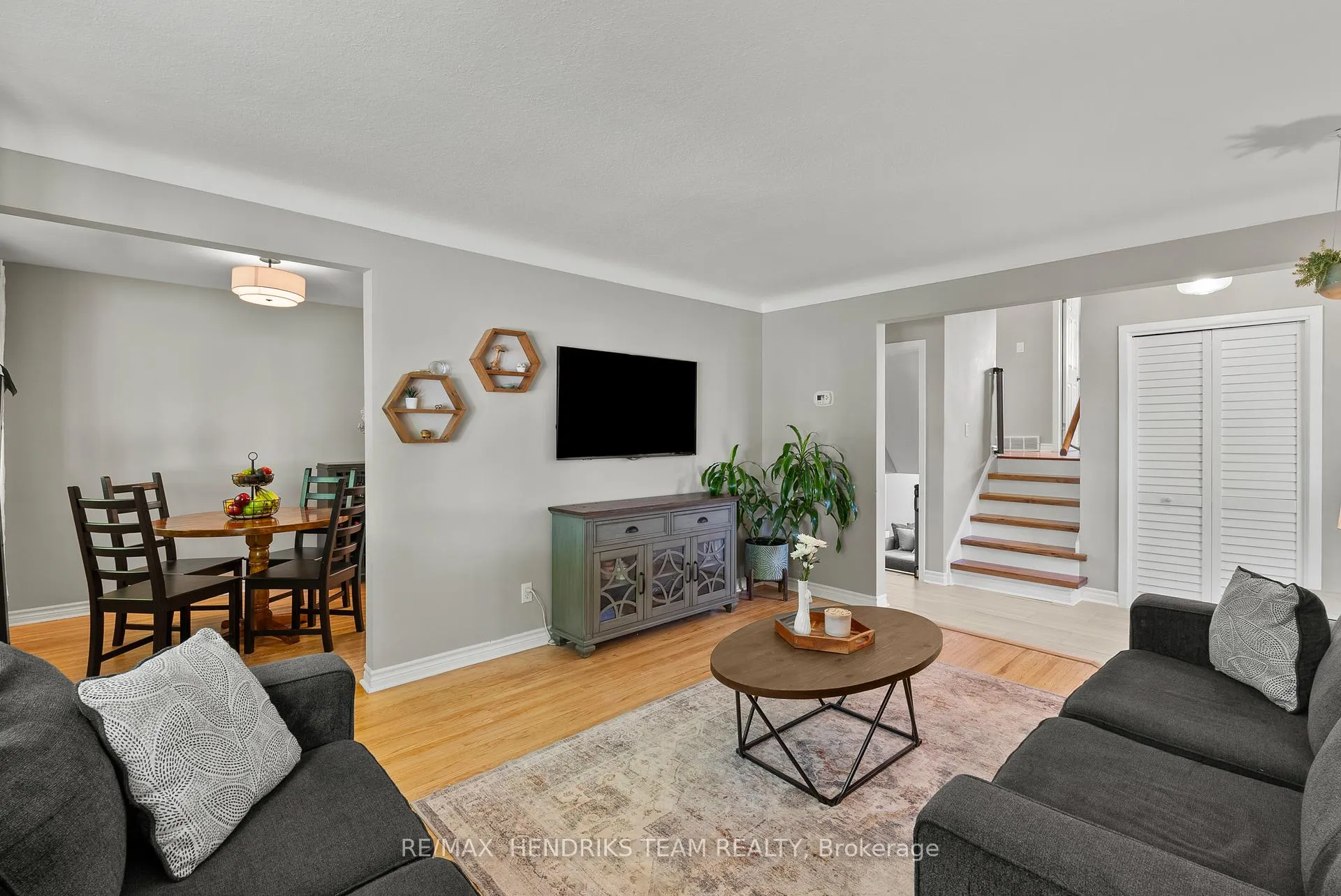 Photo 5 of 111 Meredith Drive, St. Catharines, Carlton/Bunting — HOMEH