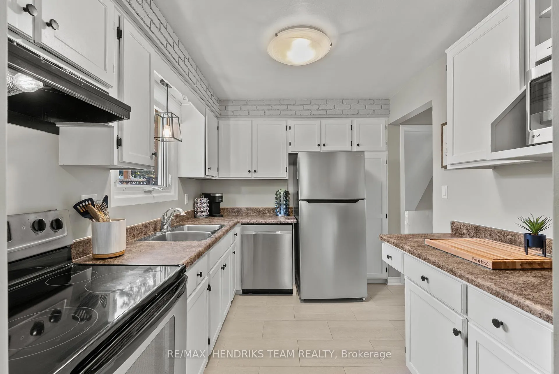Photo 9 of 111 Meredith Drive, St. Catharines, Carlton/Bunting — HOMEH