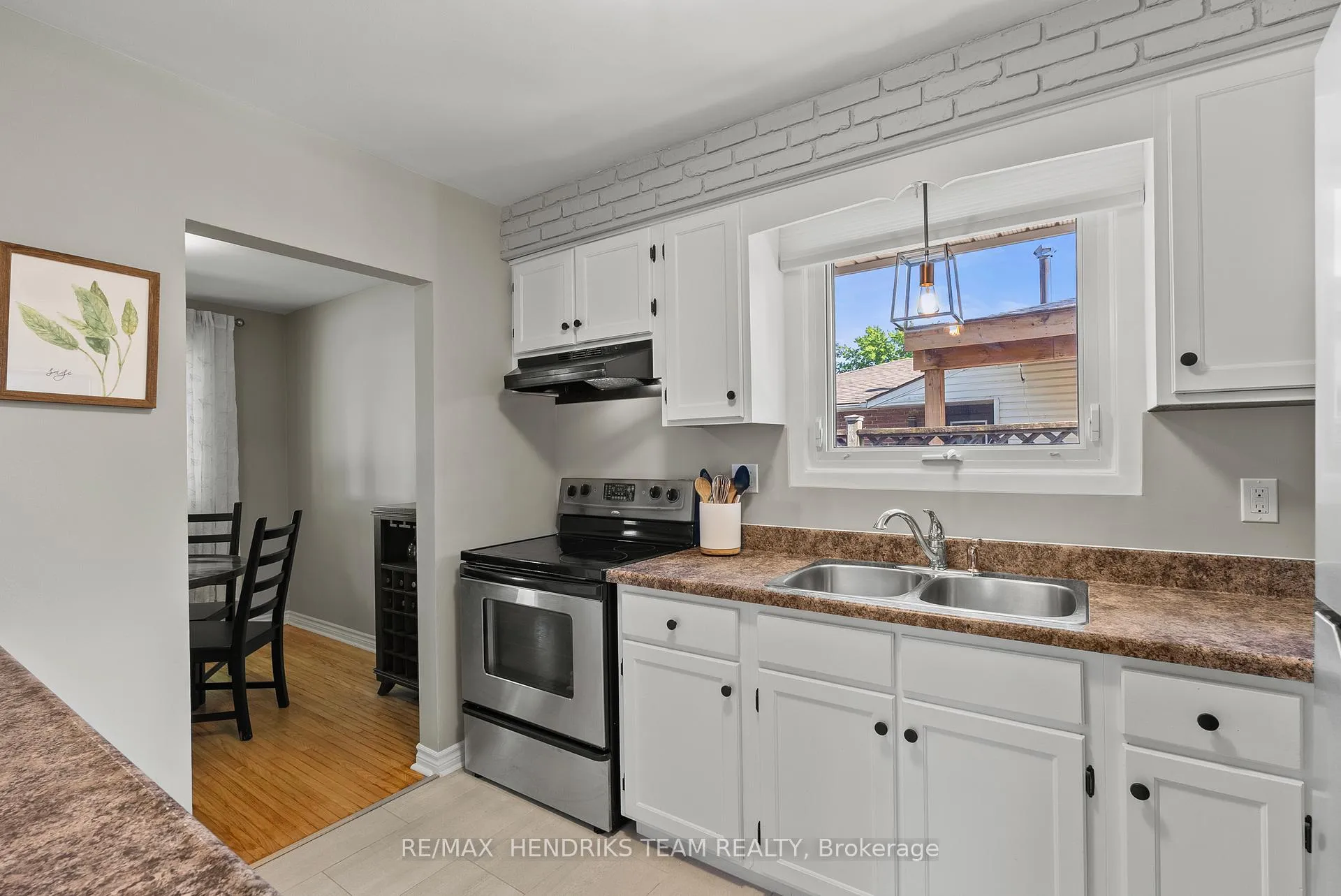 Photo 10 of 111 Meredith Drive, St. Catharines, Carlton/Bunting — HOMEH