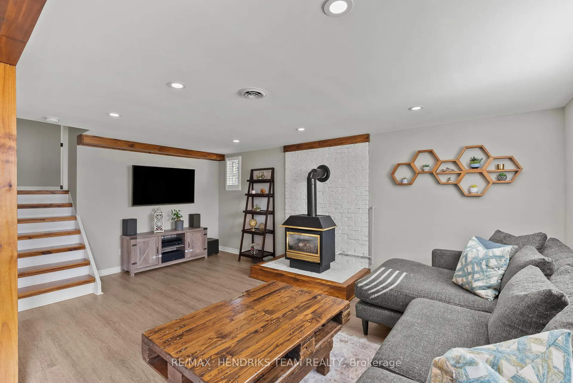 Photo 18 of 111 Meredith Drive, St. Catharines, Carlton/Bunting — HOMEH