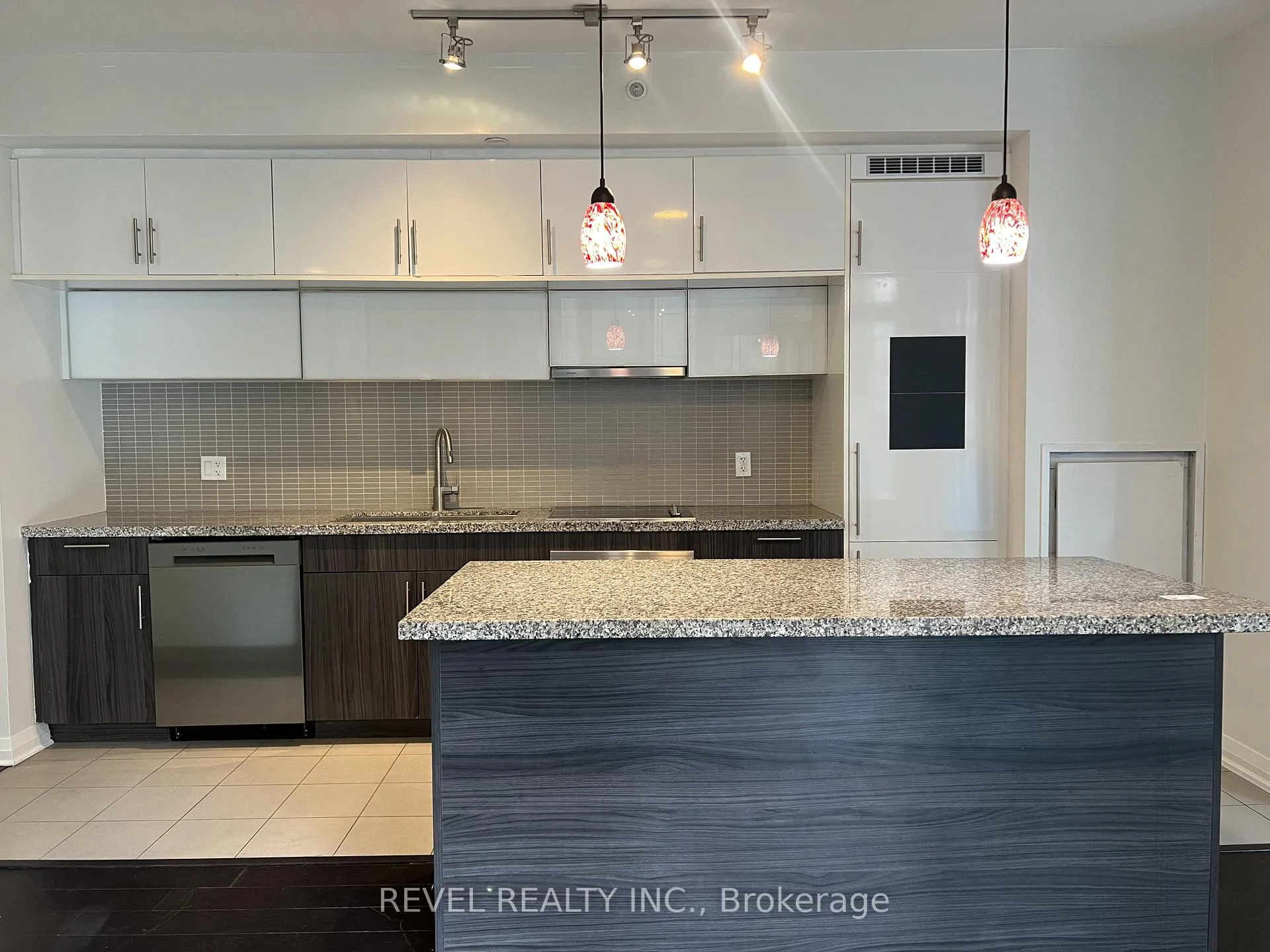 Photo 2 of Unit 405, 8 Mercer Street, Toronto, Waterfront Communities — HOMEH