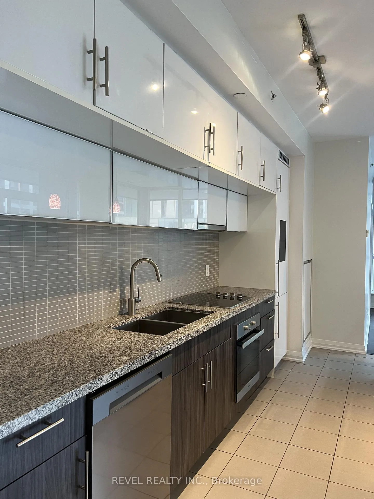 Photo 4 of Unit 405, 8 Mercer Street, Toronto, Waterfront Communities — HOMEH