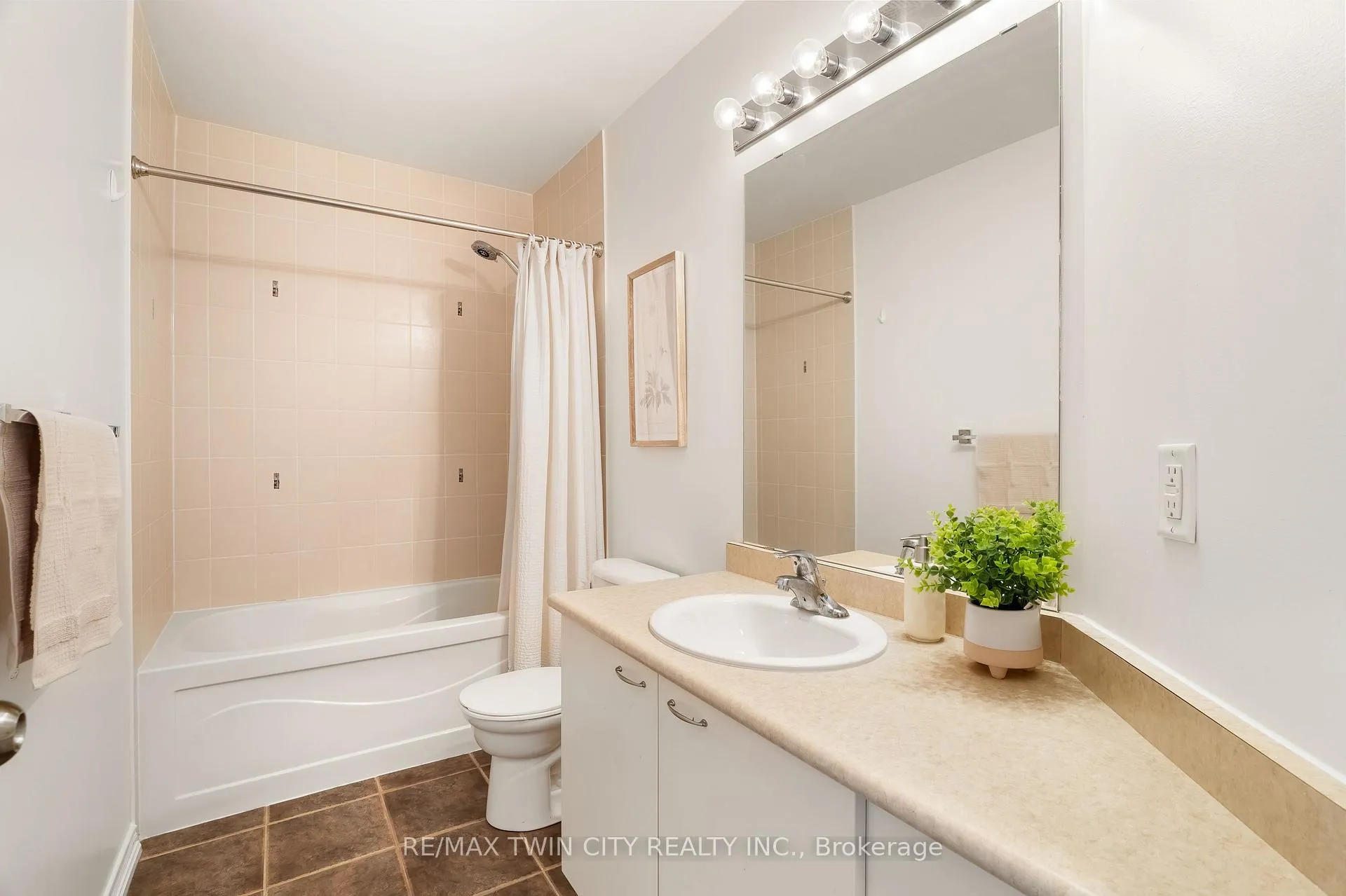Photo 26 of 148 Norwich Road, Woolwich, Breslau — HOMEH
