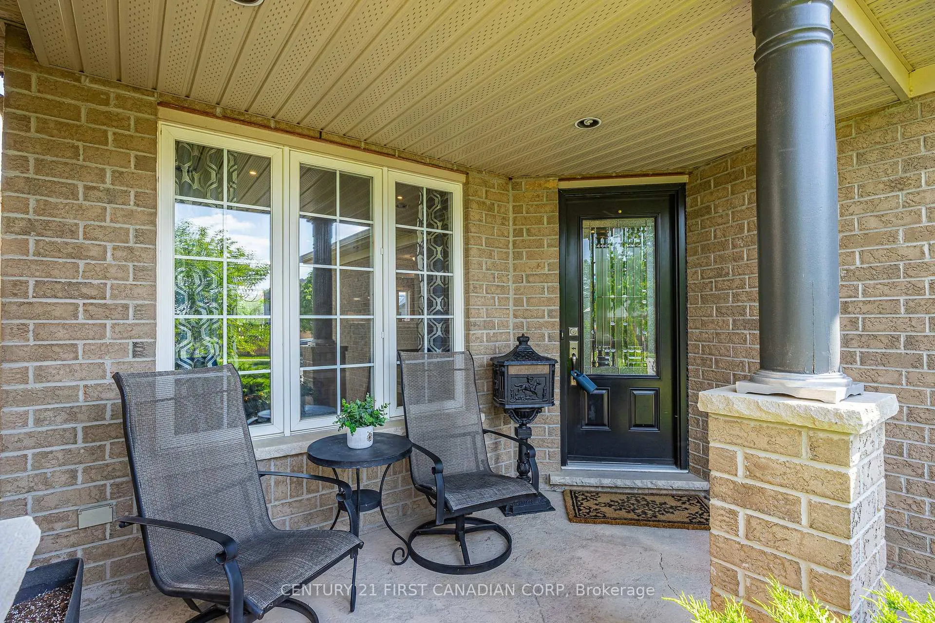 Photo 5 of 1204 Meadowvale Drive, London, South K — HOMEH