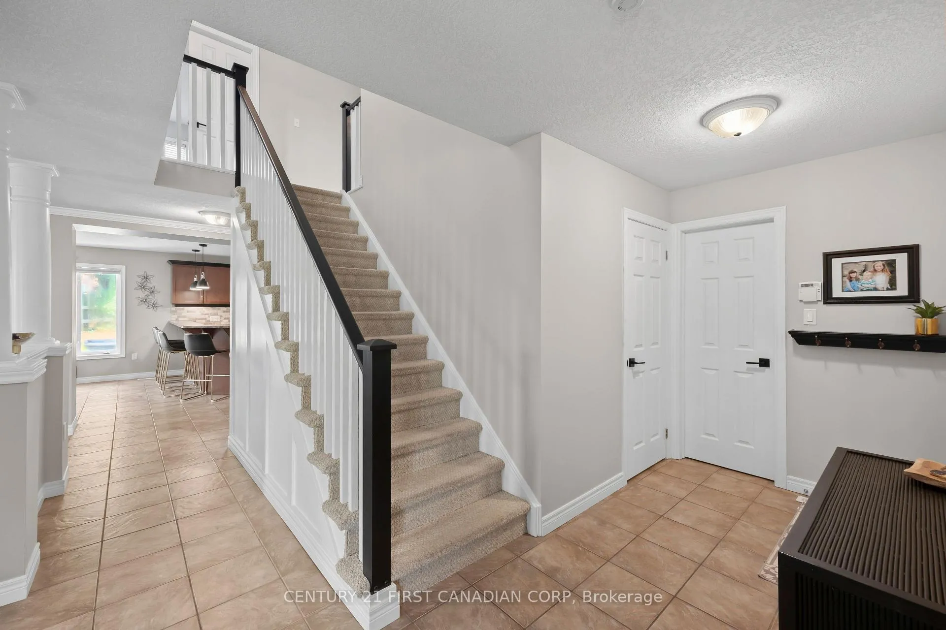Photo 7 of 1204 Meadowvale Drive, London, South K — HOMEH