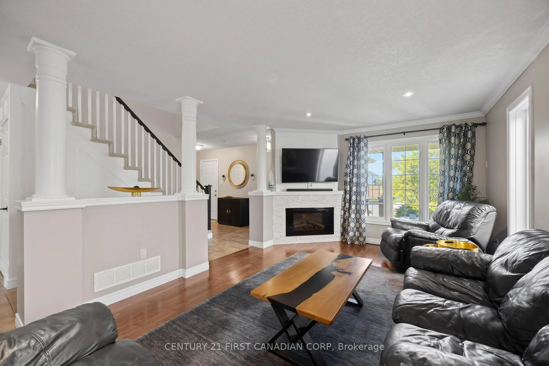 Photo 8 of 1204 Meadowvale Drive, London, South K — HOMEH