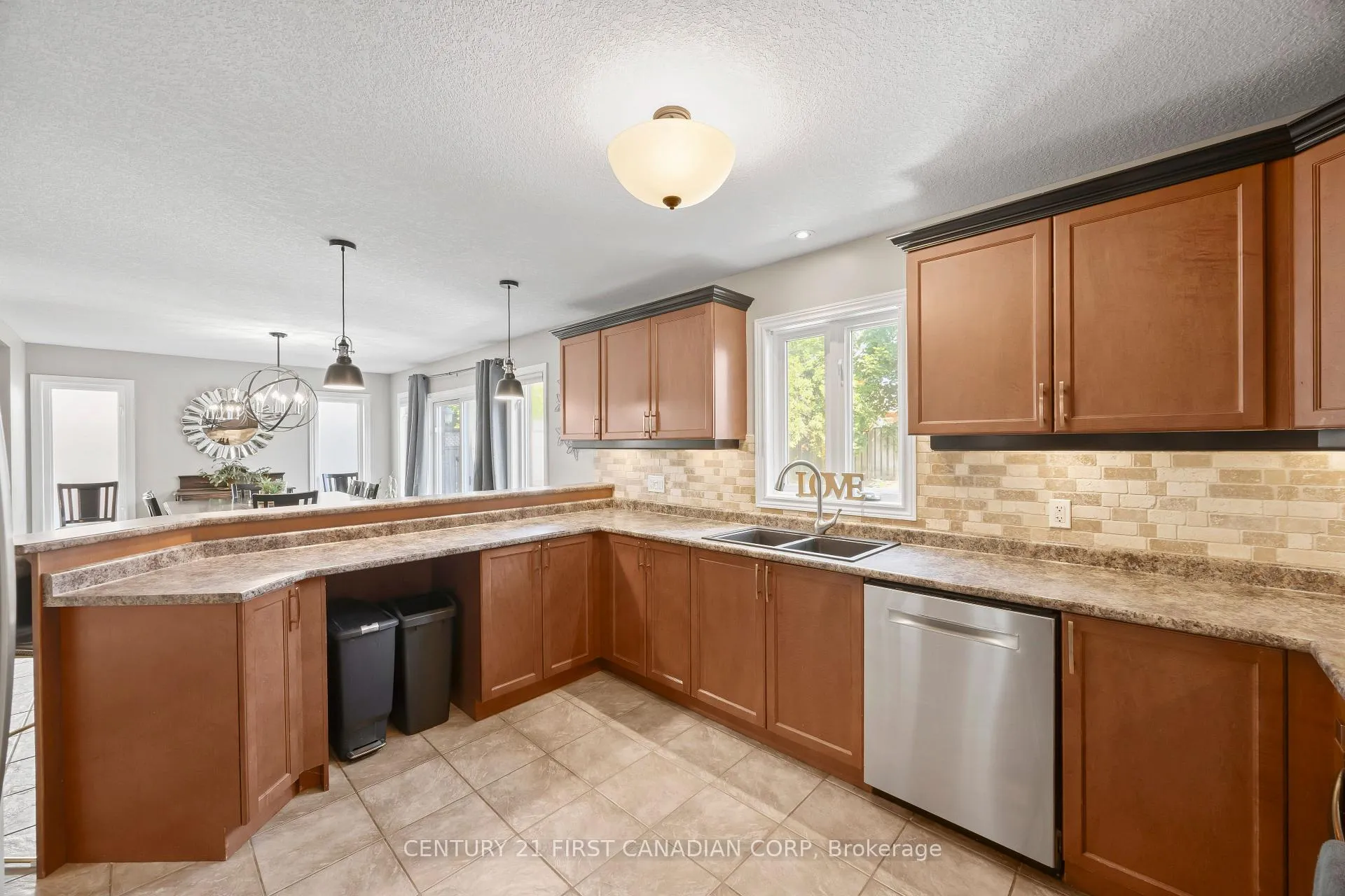 Photo 18 of 1204 Meadowvale Drive, London, South K — HOMEH