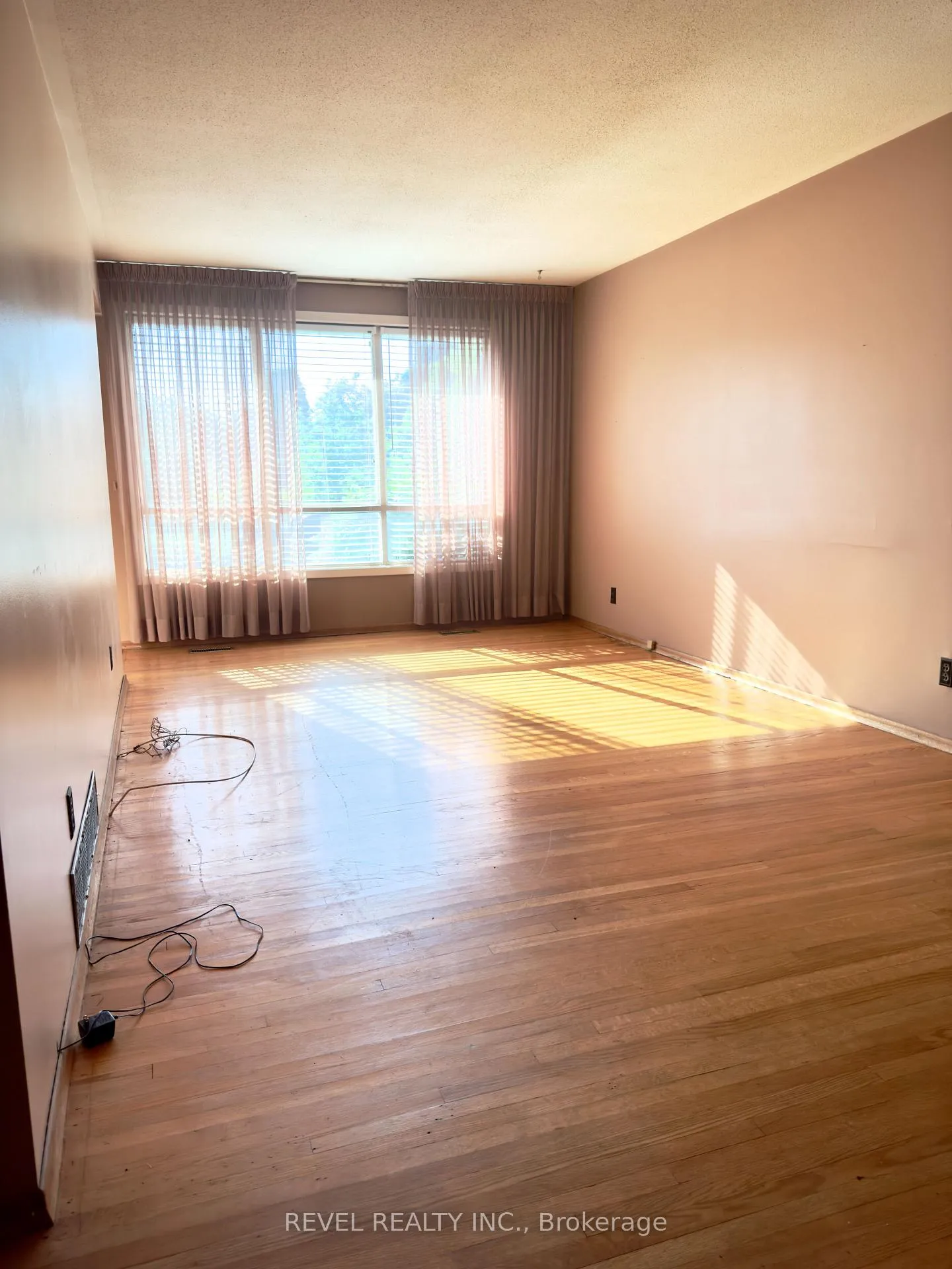 Photo 1 of 869 Douglas Avenue, Pickering, Bay Ridges — HOMEH