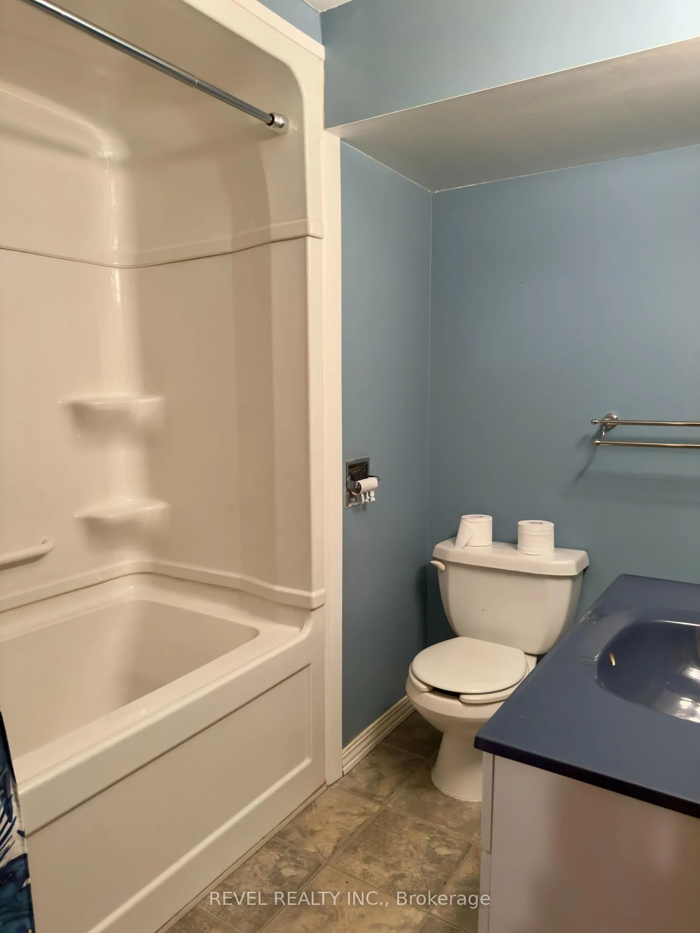 Photo 11 of 869 Douglas Avenue, Pickering, Bay Ridges — HOMEH