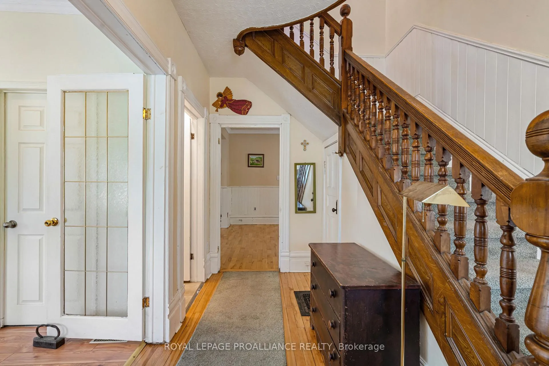 Photo 5 of 568 James Street W, Prescott — HOMEH