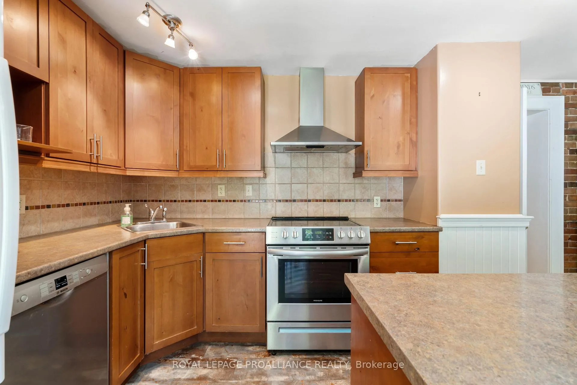 Photo 18 of 568 James Street W, Prescott — HOMEH