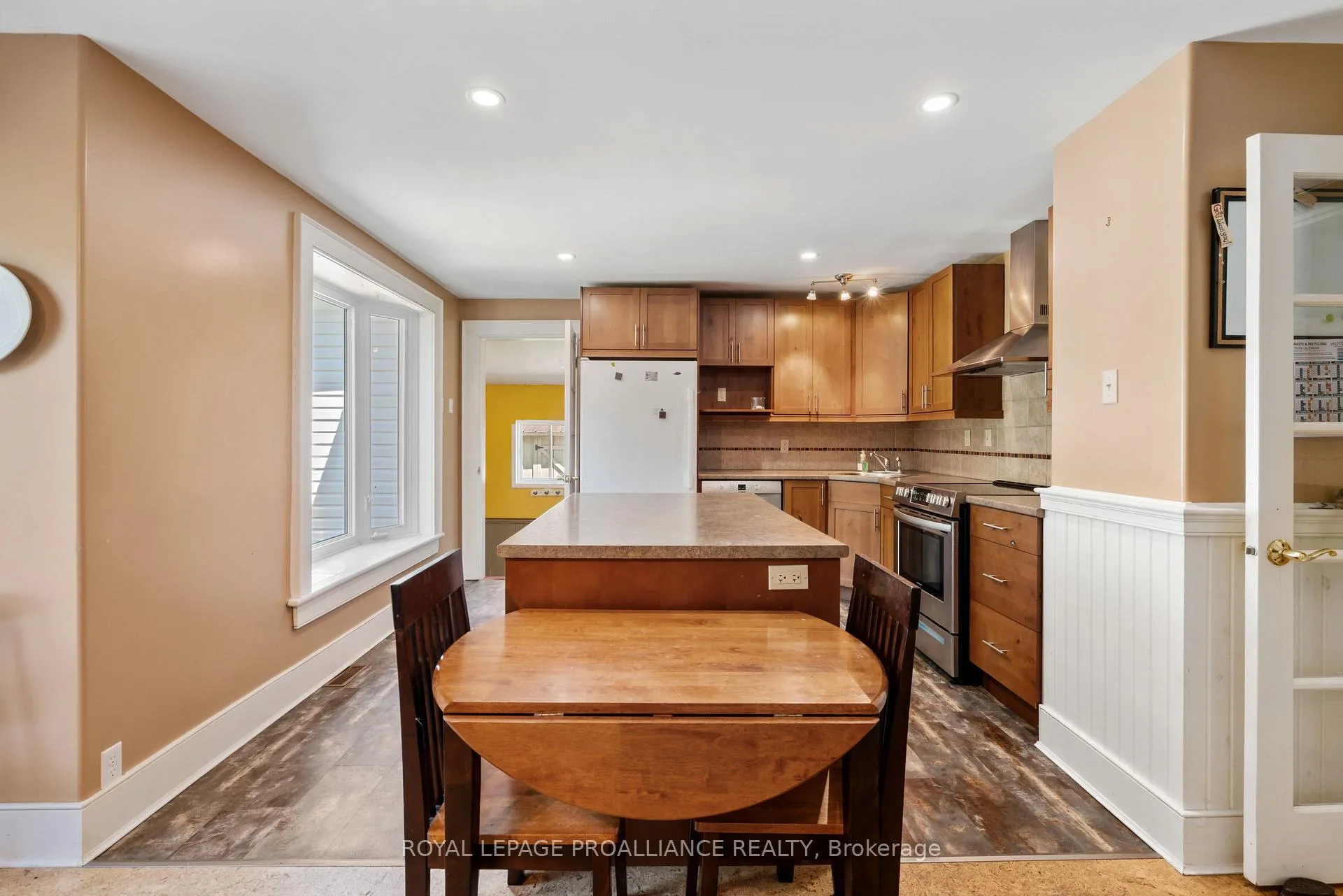 Photo 20 of 568 James Street W, Prescott — HOMEH