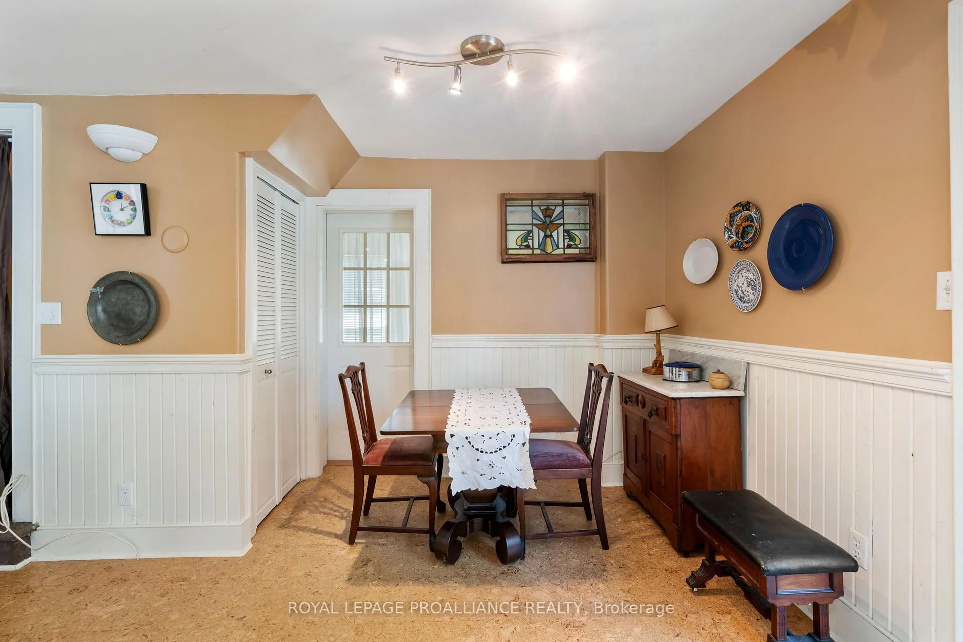 Photo 21 of 568 James Street W, Prescott — HOMEH