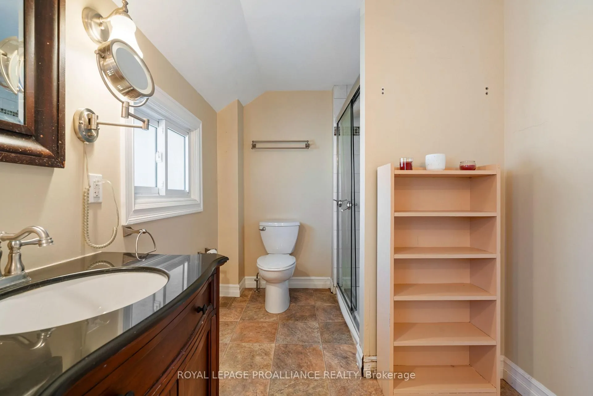 Photo 31 of 568 James Street W, Prescott — HOMEH