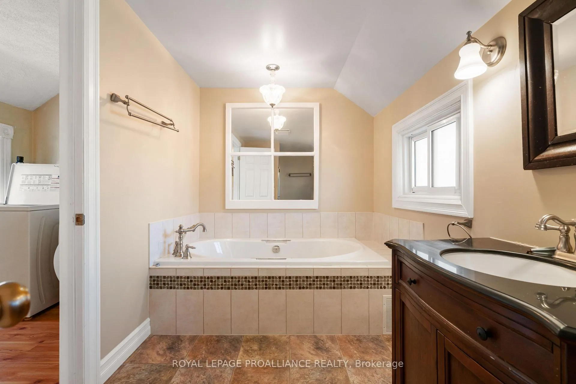 Photo 32 of 568 James Street W, Prescott — HOMEH