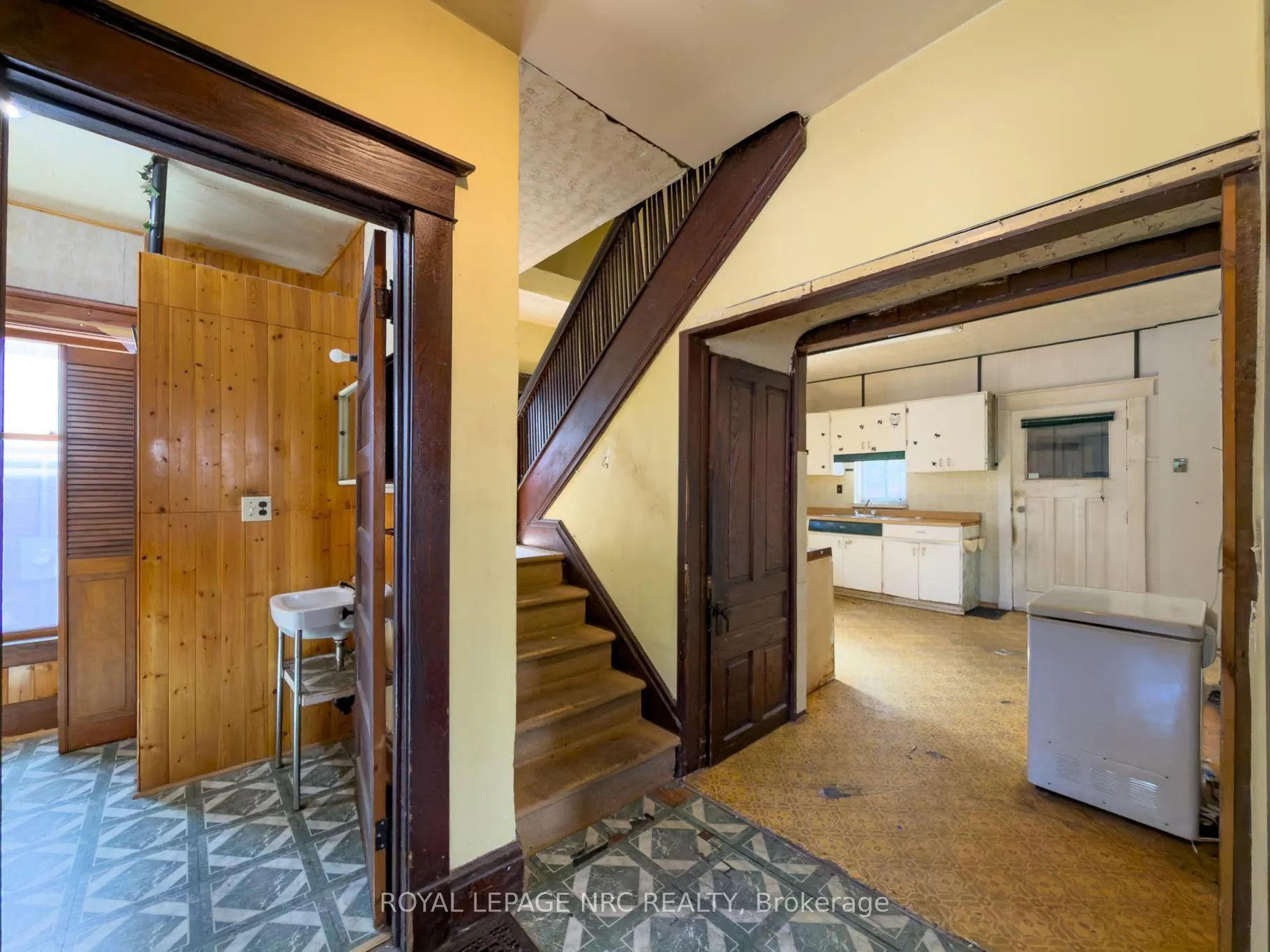 Photo 13 of 5108 Mcrae Street, Niagara Falls, Cherrywood — HOMEH