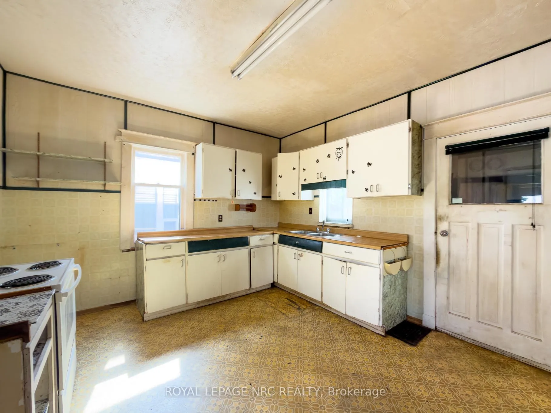 Photo 15 of 5108 Mcrae Street, Niagara Falls, Cherrywood — HOMEH