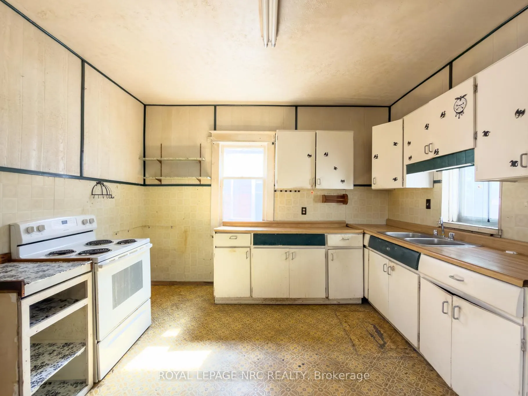 Photo 16 of 5108 Mcrae Street, Niagara Falls, Cherrywood — HOMEH