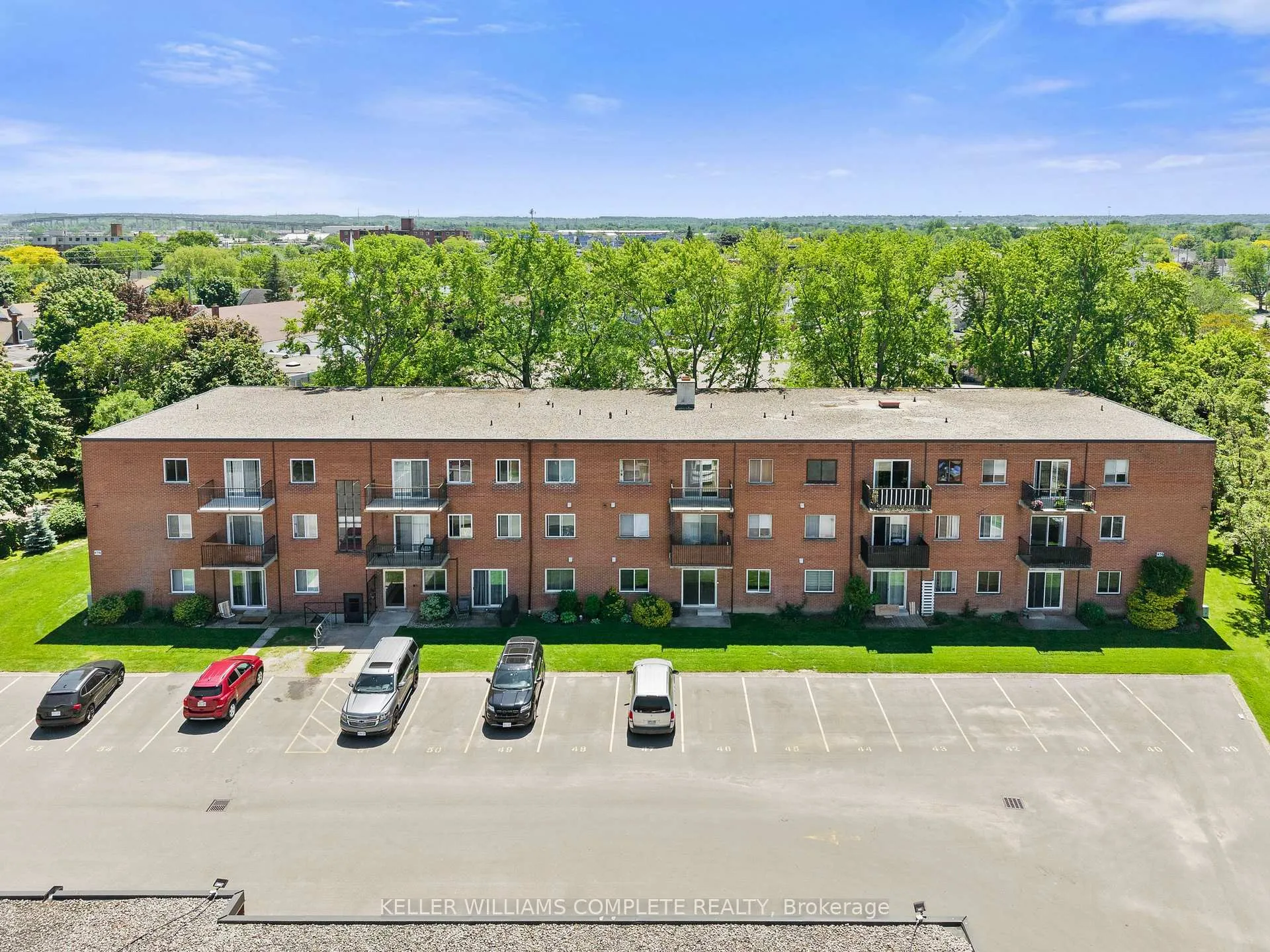 Photo 2 of Unit 37, 456 Carlton Street, St. Catharines, Facer — HOMEH