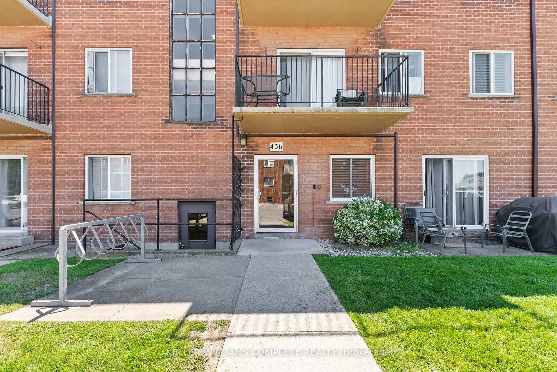 Photo 3 of Unit 37, 456 Carlton Street, St. Catharines, Facer — HOMEH
