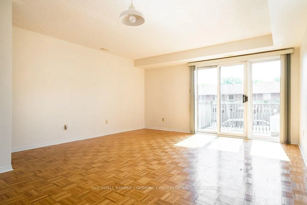 Photo 10 of Unit 10, 266 Limeridge Road E, Hamilton, Bruleville — HOMEH