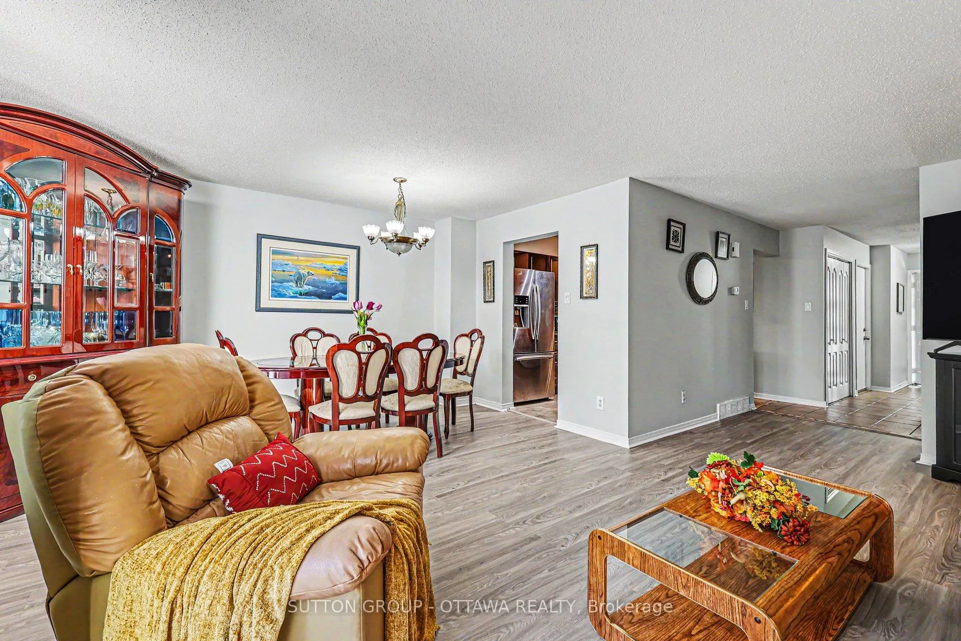 Photo 6 of 80 Burlington Crescent, Ottawa, Hunt Club Park/Greenboro — HOMEH