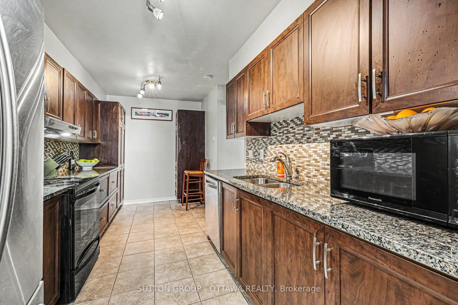 Photo 11 of 80 Burlington Crescent, Ottawa, Hunt Club Park/Greenboro — HOMEH