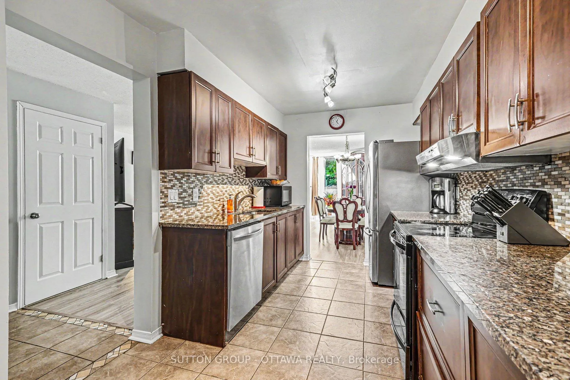 Photo 12 of 80 Burlington Crescent, Ottawa, Hunt Club Park/Greenboro — HOMEH