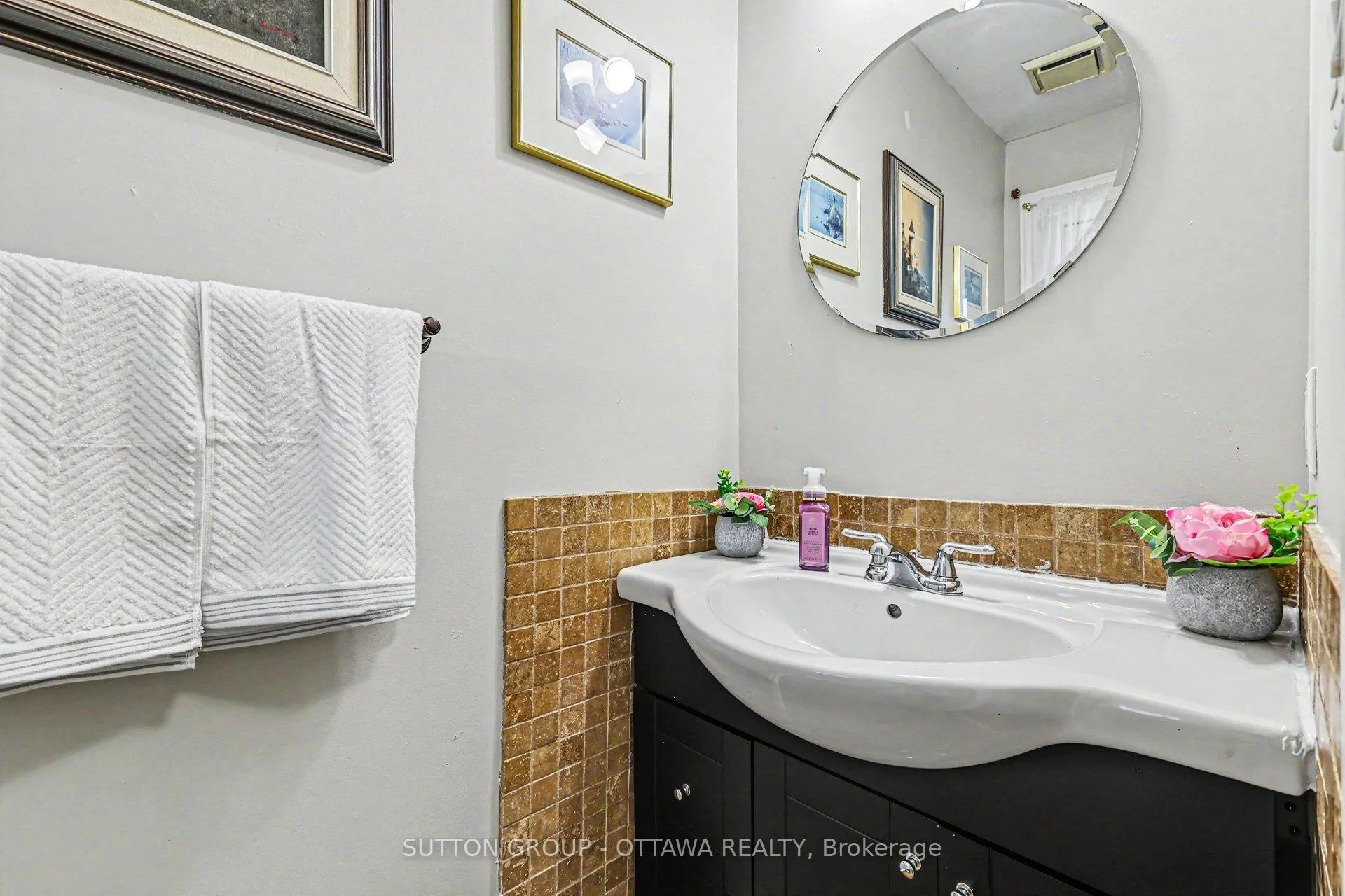 Photo 13 of 80 Burlington Crescent, Ottawa, Hunt Club Park/Greenboro — HOMEH