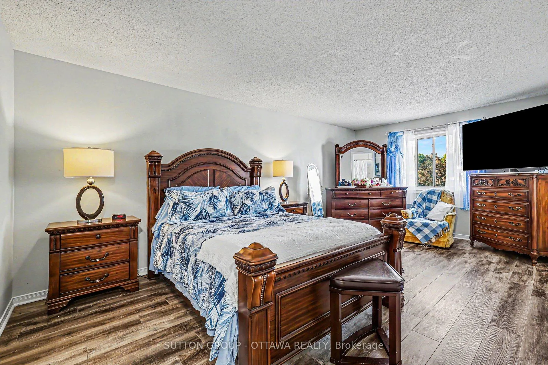 Photo 15 of 80 Burlington Crescent, Ottawa, Hunt Club Park/Greenboro — HOMEH