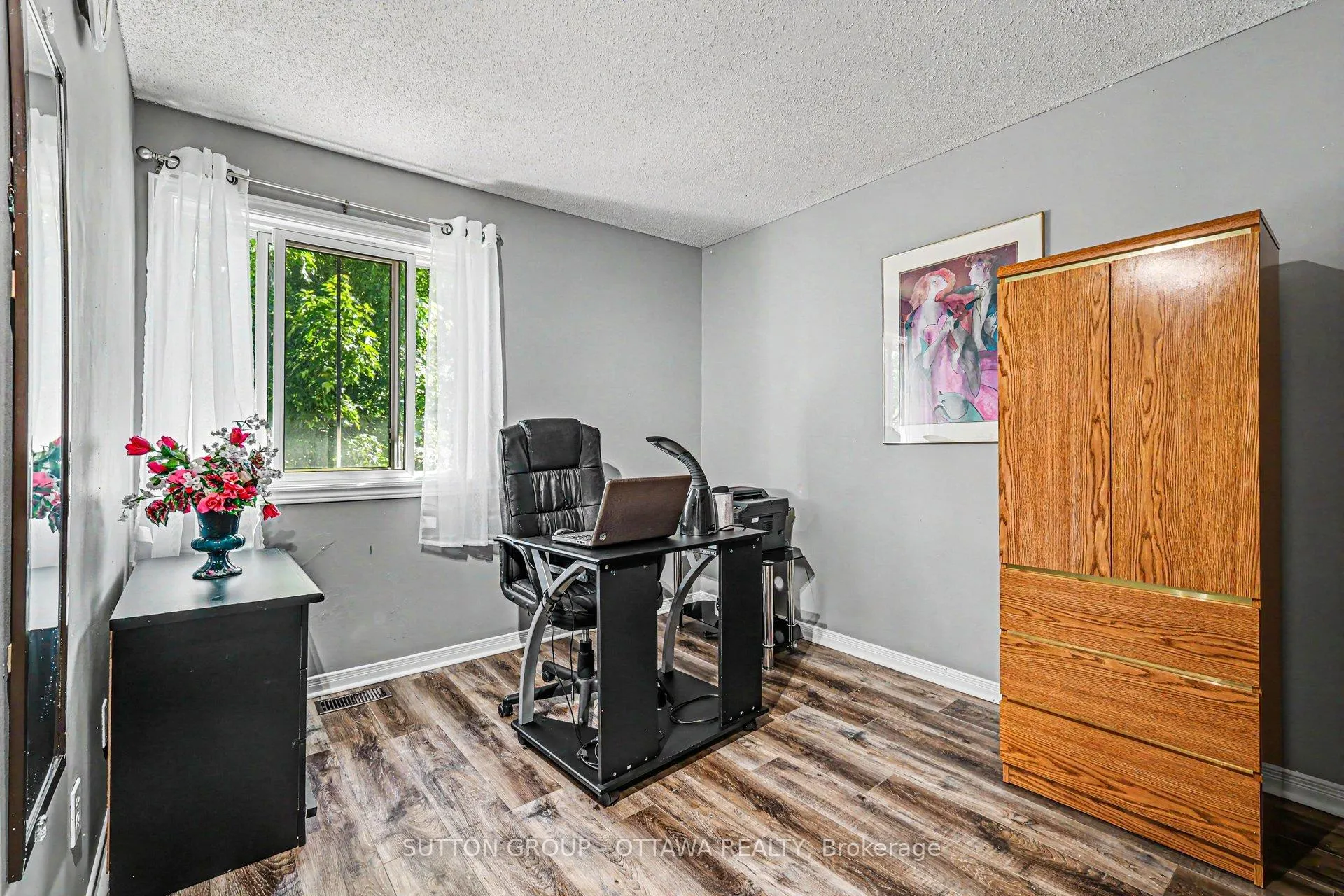 Photo 20 of 80 Burlington Crescent, Ottawa, Hunt Club Park/Greenboro — HOMEH