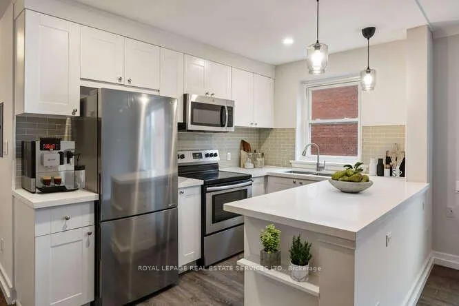 Photo 4 of Unit 203, 18 Anglesey Boulevard, Etobicoke, Edenbridge-Humber Valley — HOMEH