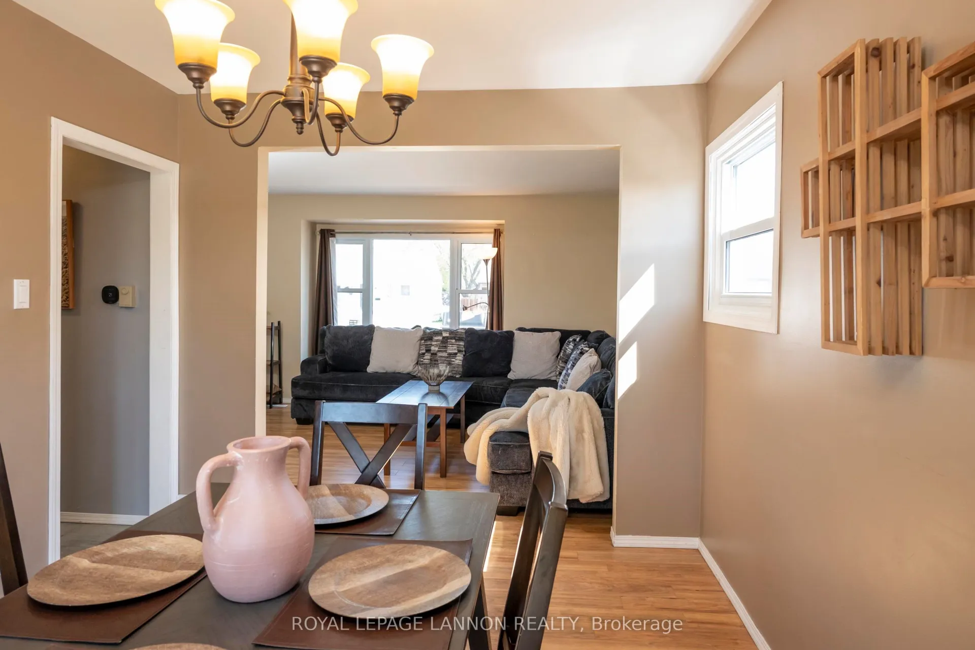 Photo 17 of 138 Christina Street E, Thunder Bay, Westfort — HOMEH