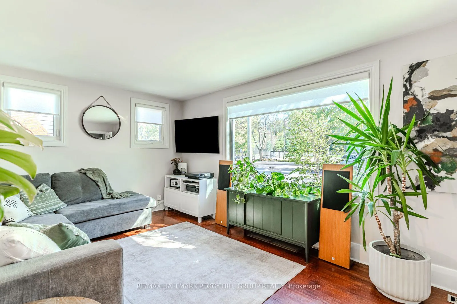 Photo 2 of 10 Holgate Street, Barrie, Allandale — HOMEH