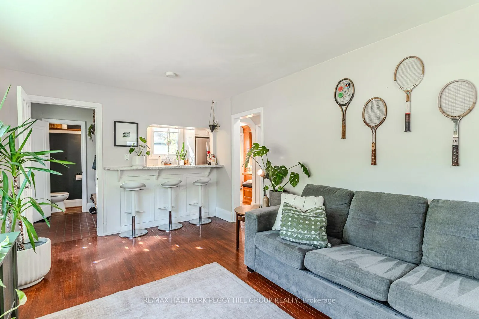 Photo 3 of 10 Holgate Street, Barrie, Allandale — HOMEH