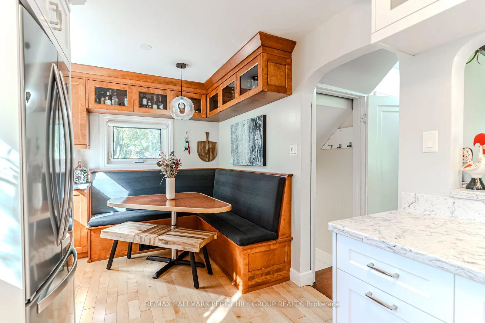 Photo 5 of 10 Holgate Street, Barrie, Allandale — HOMEH