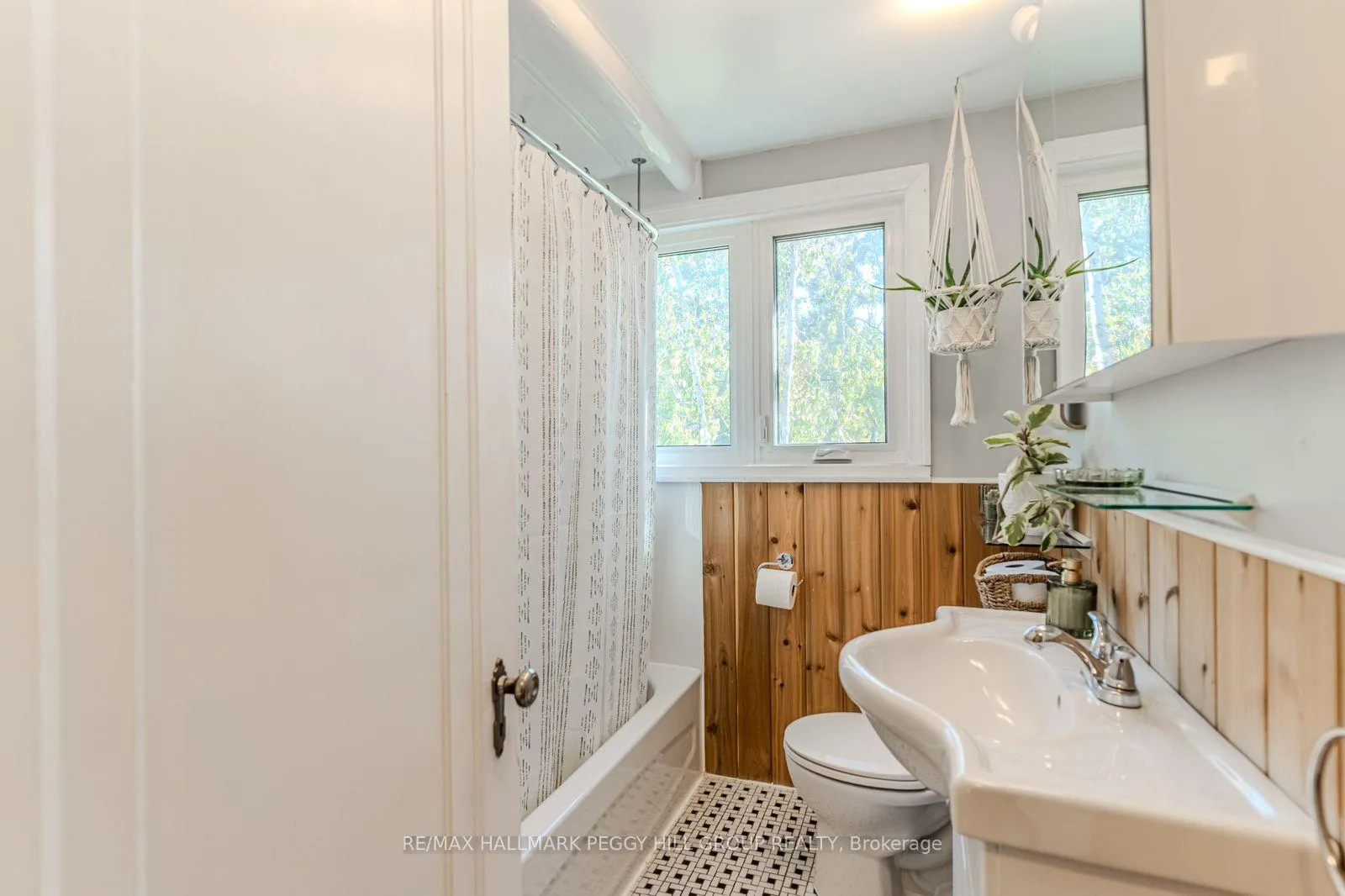 Photo 10 of 10 Holgate Street, Barrie, Allandale — HOMEH