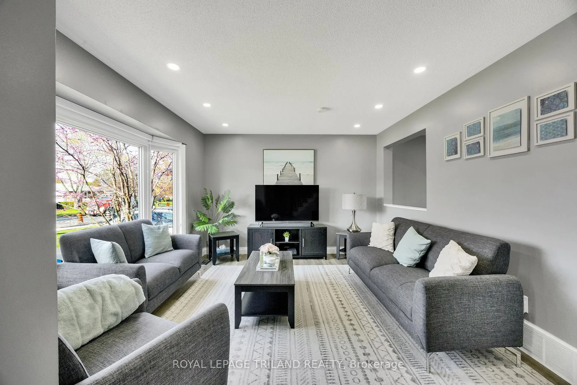Photo 3 of 59 Vanier Place, St. Thomas — HOMEH