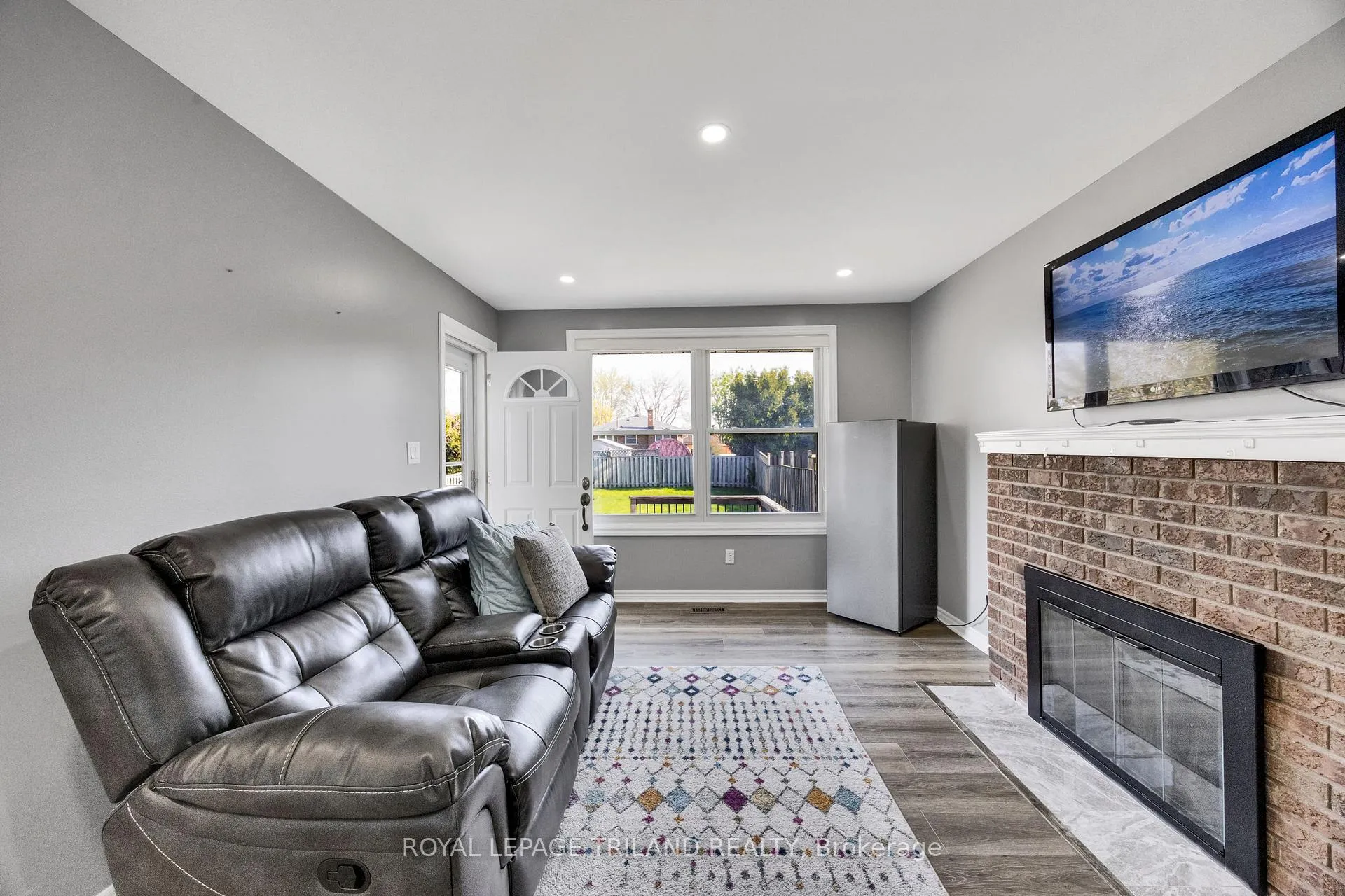 Photo 10 of 59 Vanier Place, St. Thomas — HOMEH