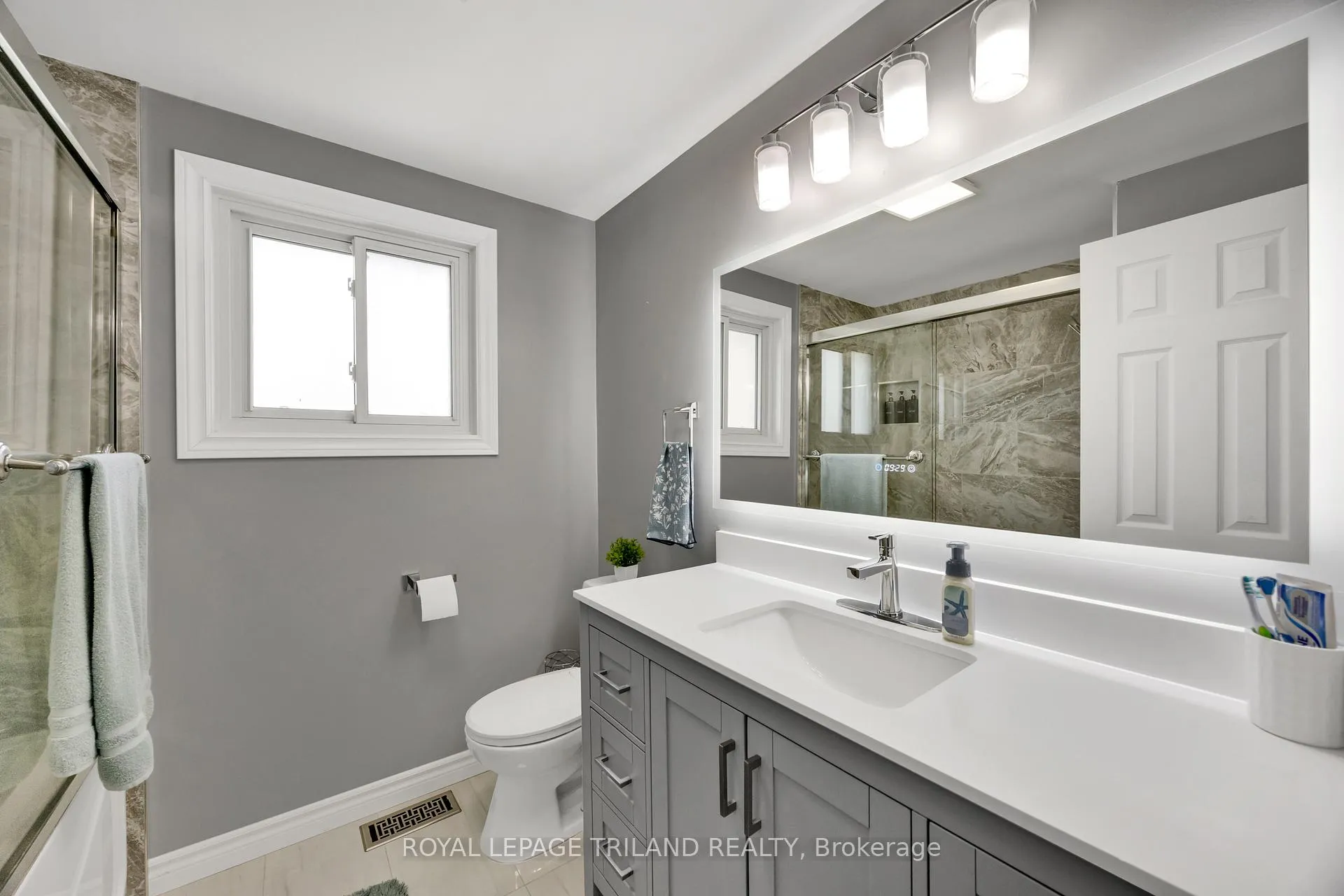 Photo 13 of 59 Vanier Place, St. Thomas — HOMEH