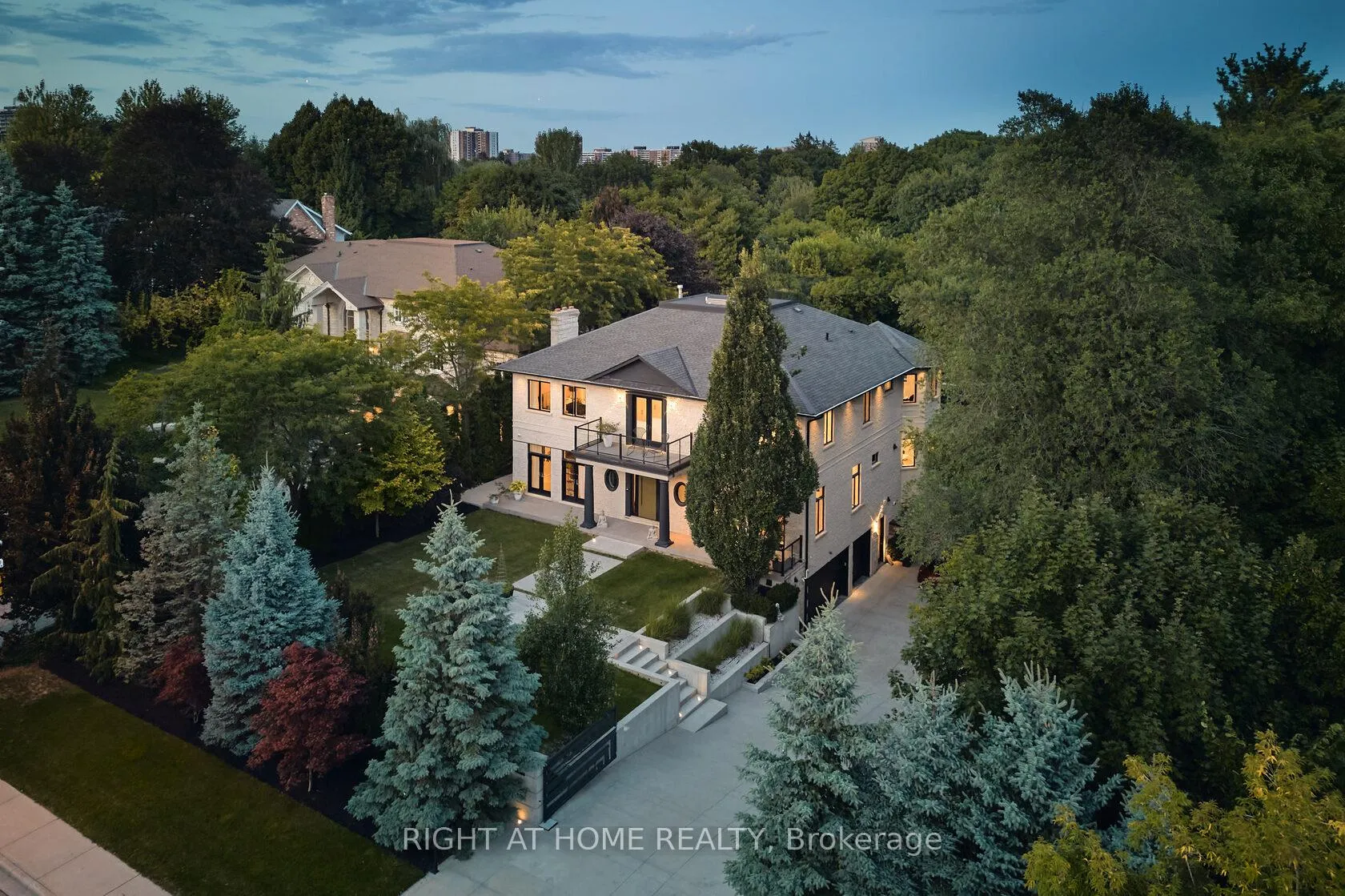 Photo 2 of 1305 Royal York Road, Etobicoke, Edenbridge-Humber Valley — HOMEH