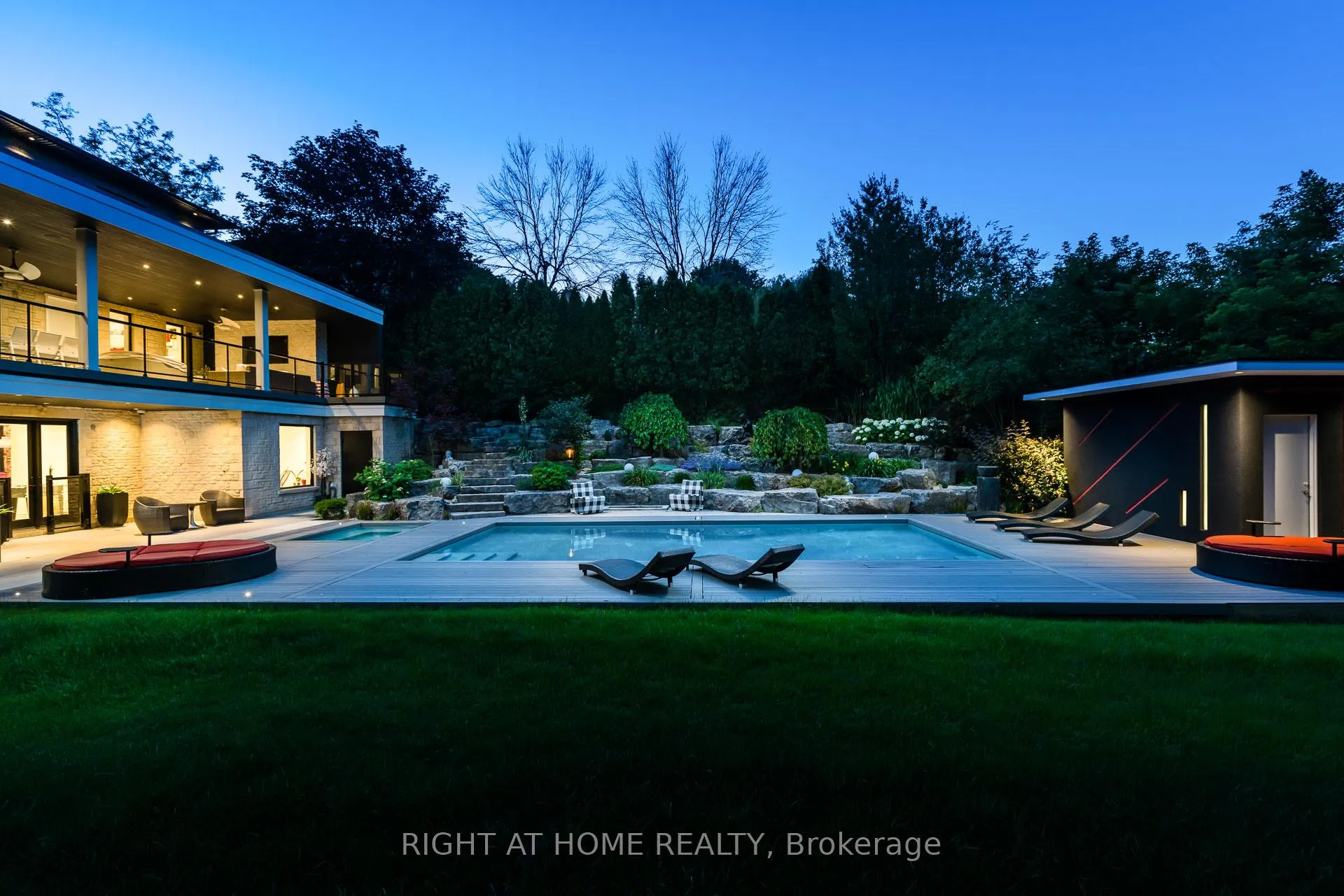 Photo 3 of 1305 Royal York Road, Etobicoke, Edenbridge-Humber Valley — HOMEH