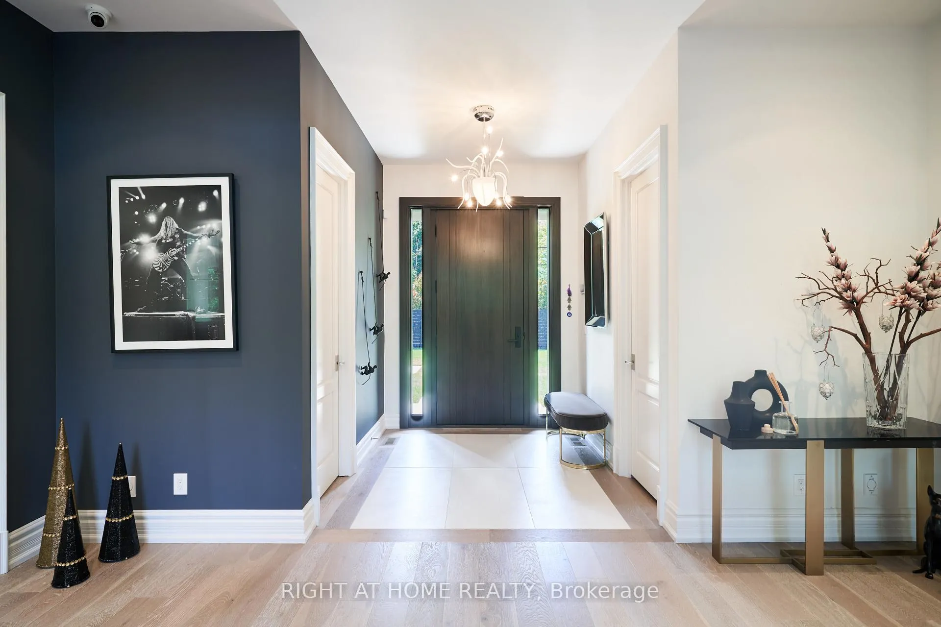 Photo 10 of 1305 Royal York Road, Etobicoke, Edenbridge-Humber Valley — HOMEH