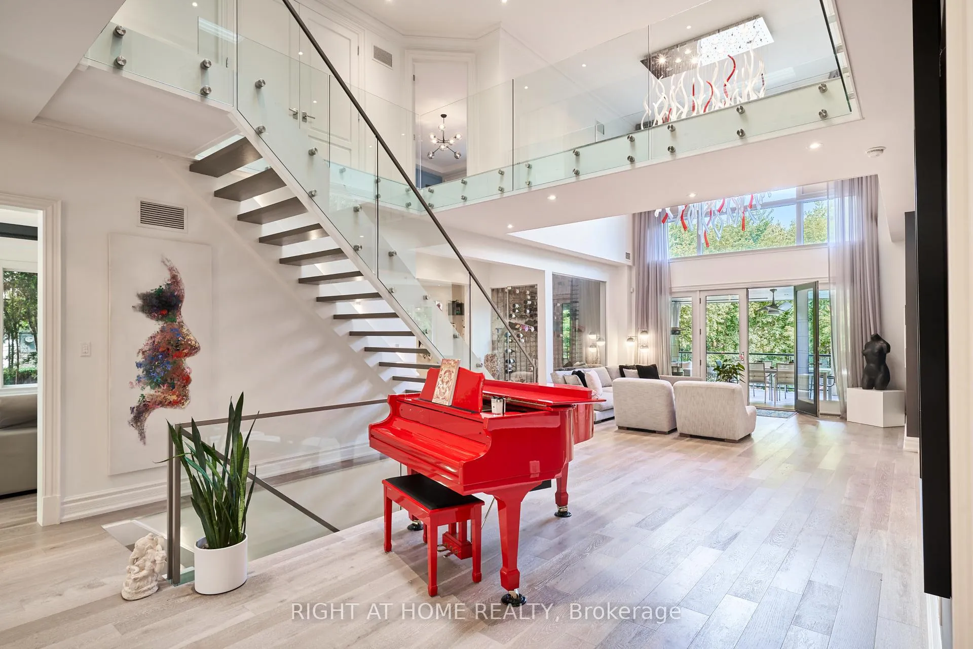Photo 14 of 1305 Royal York Road, Etobicoke, Edenbridge-Humber Valley — HOMEH